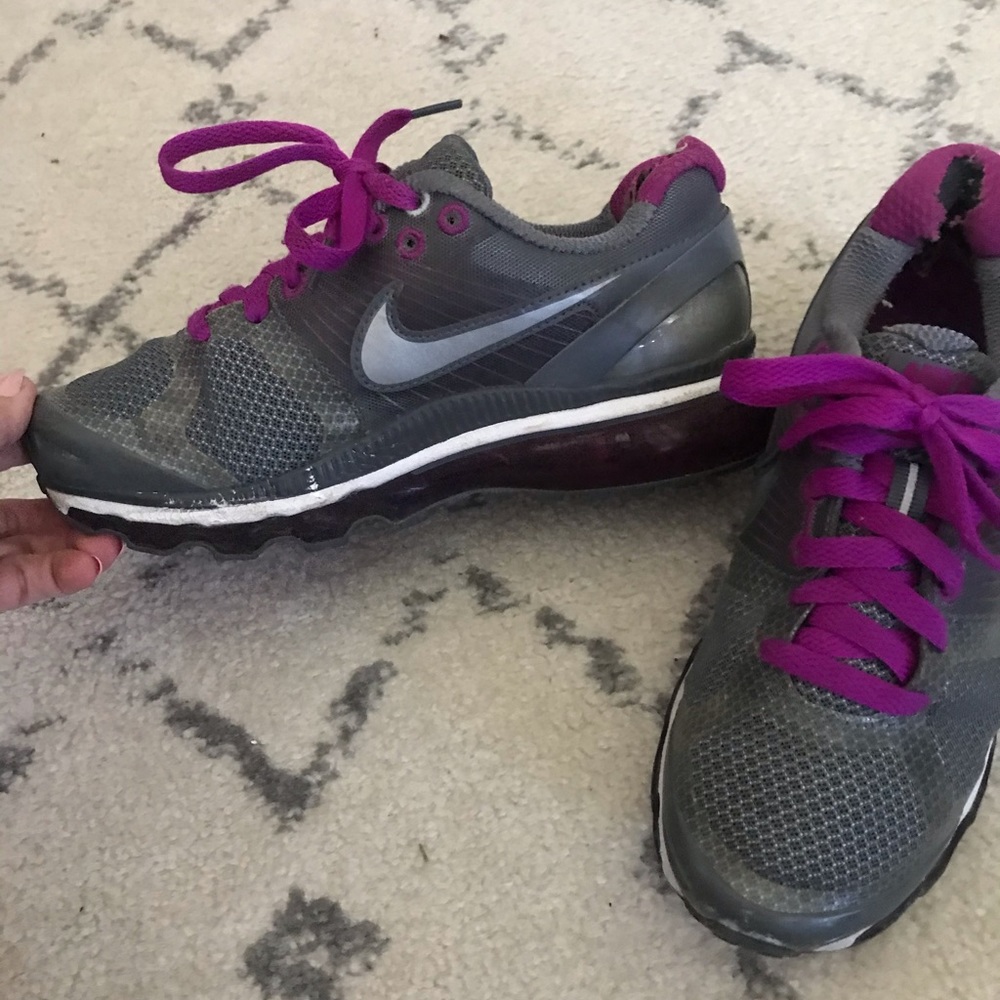 Nike sneakers size 6